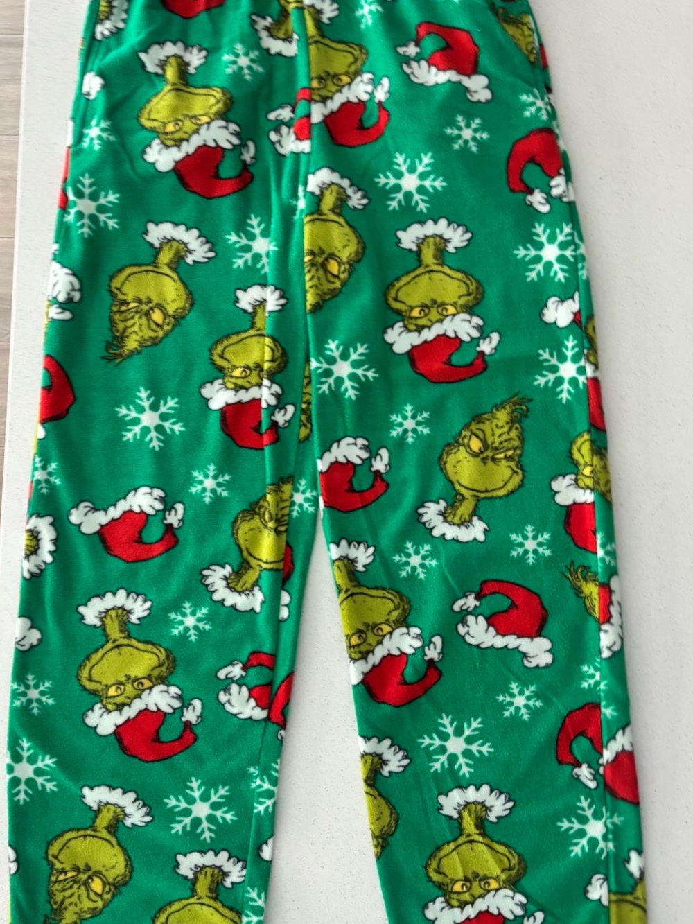 ADULTS SIZE MED GREEN GRINCH PRINT HOLIDAY PANTS ONLY